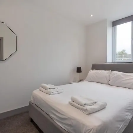Bright 1br In Hunslet Near Centre *