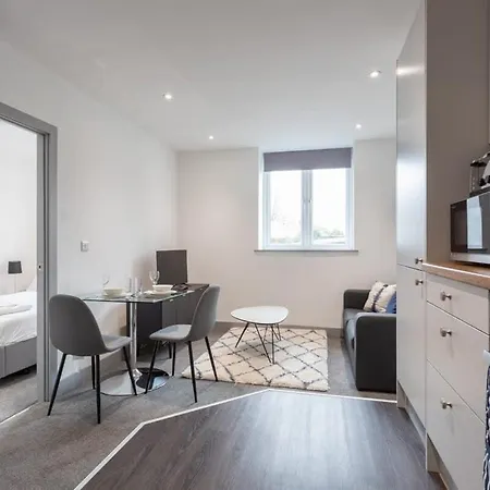 Bright 1br In Hunslet Near Centre *