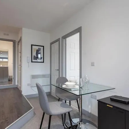 Bright 1br In Hunslet Near Centre *